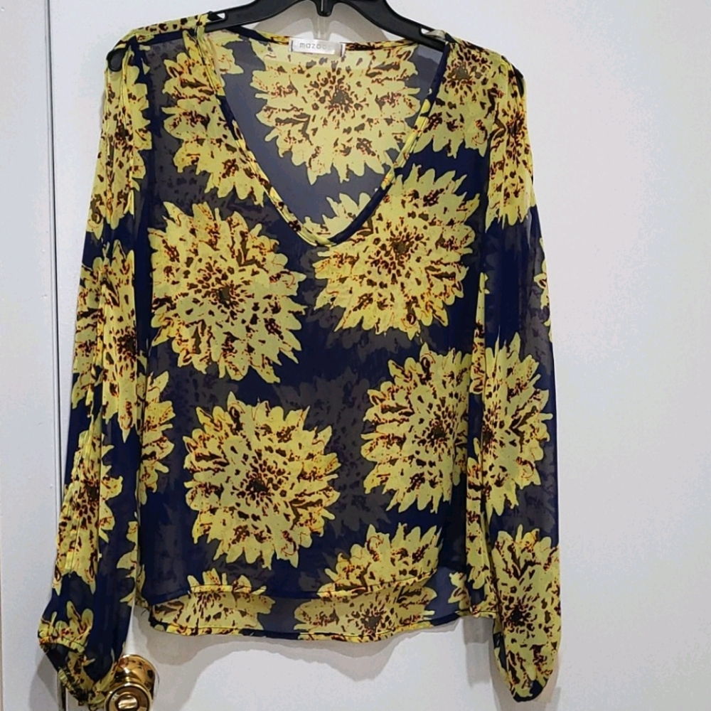 🆕️Women's floral print top- Small